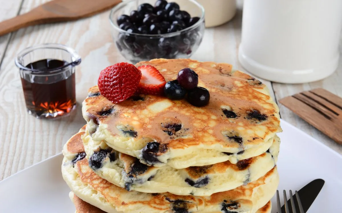 vegan recipe for pancakes with blueberries