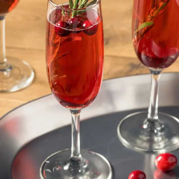 poinsettia spritz cocktail recipe